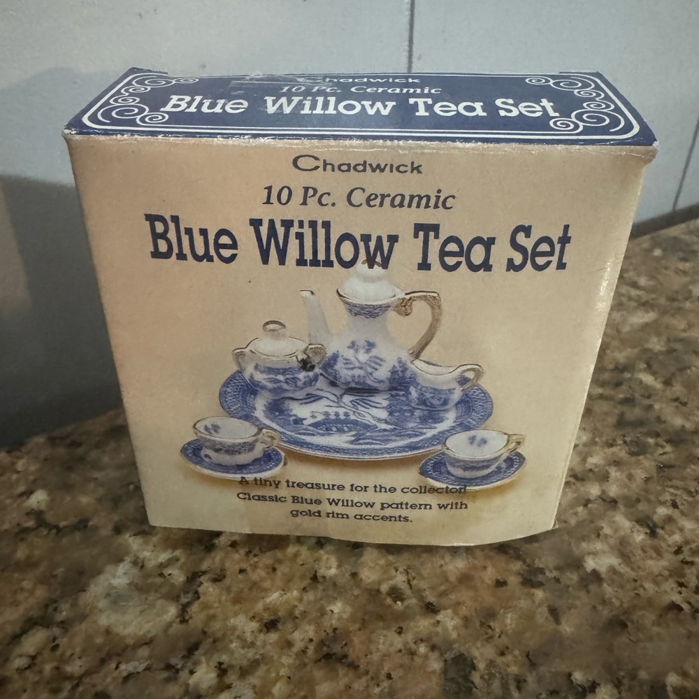 Vintage Miniature Blue Willow Tea Set In packaging/box 10 piece ceramic Chadwick - Picture 2 of 7